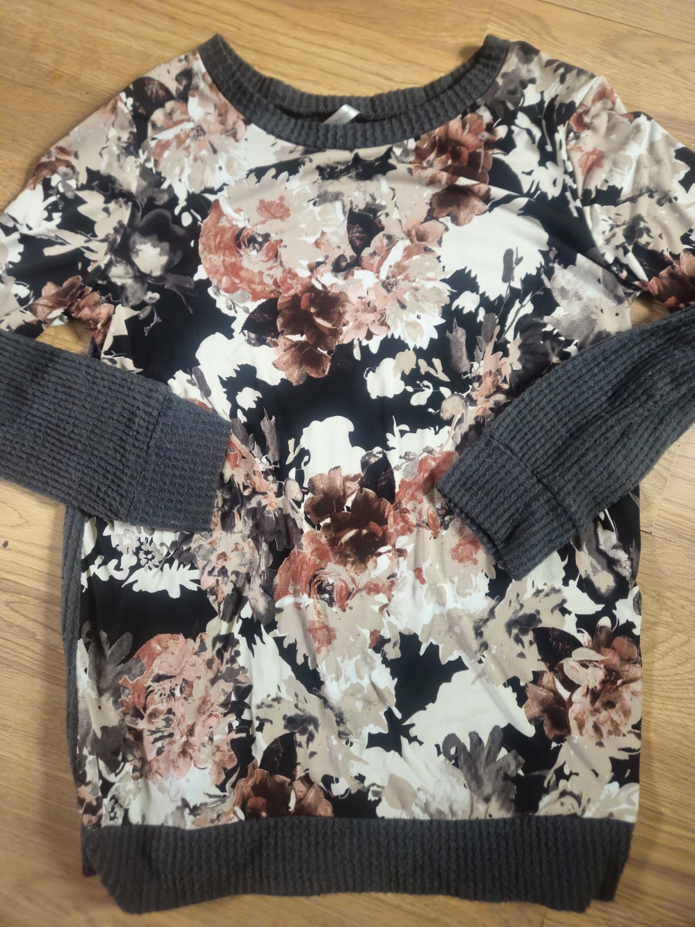 Acting Pro Floral Mixed-Tone Long Sleeve Top